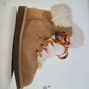 Ugg real sheepskin collar and lining boots; suede and real sheepskin upper,